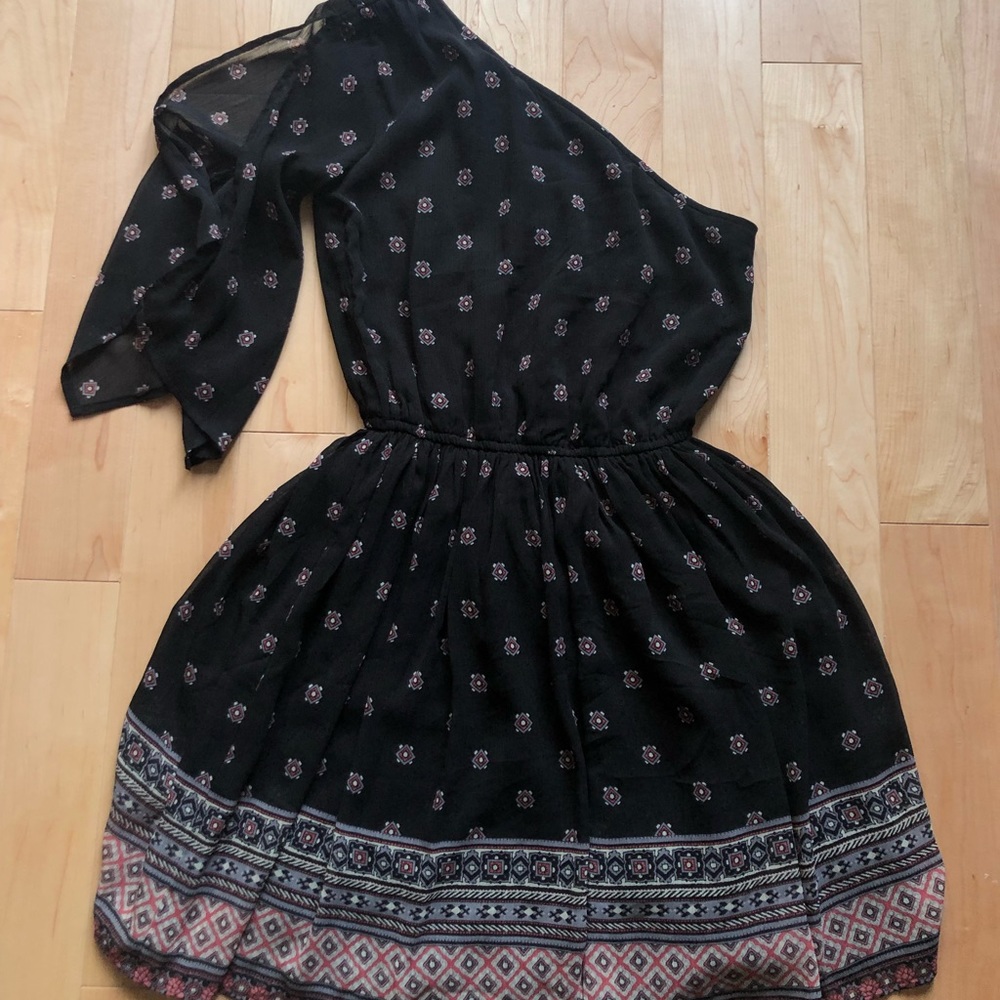 XS ONE SHOULDER DRESS